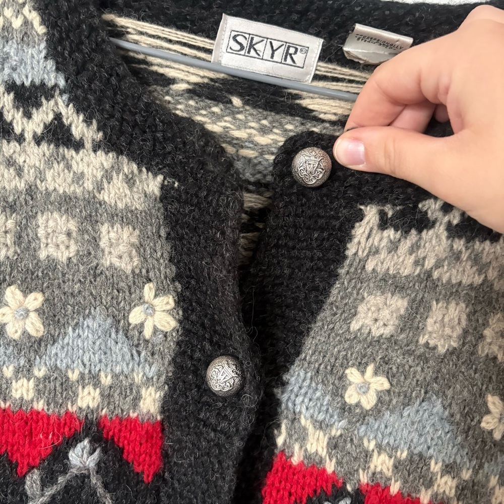Vintage SKYR 100% Wool Nordic Floral Cardigan XL Silver Crest Buttons Cottagecor - Picture 4 of 10